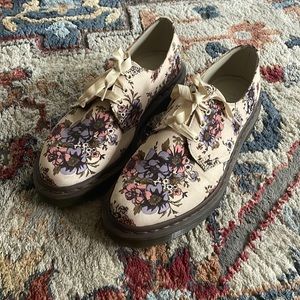 Dr. Martens Floral Lester
